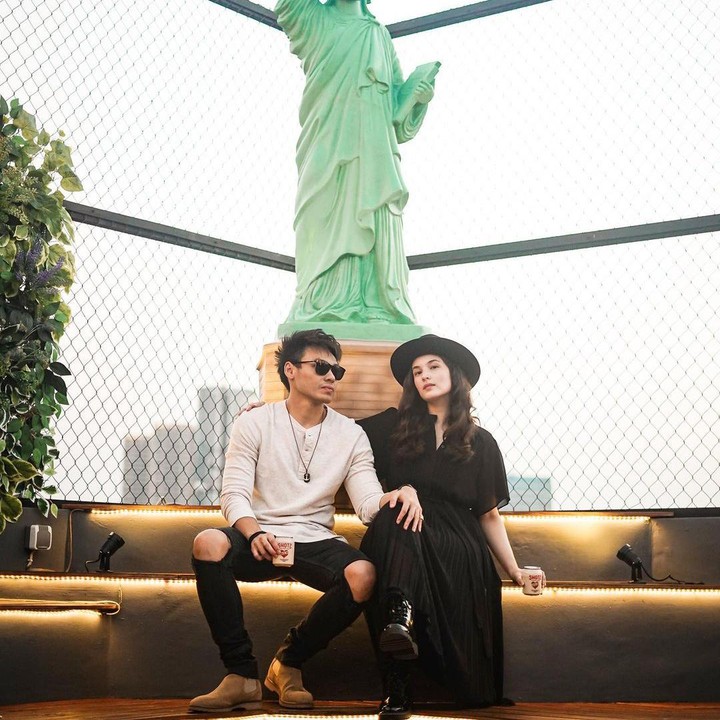 <p>Dilihat dari laman Instagram-nya, Rob kerap <em>mem-posting</em> berbagai kegiatannya bersama Chelsea, Bunda. (Foto: Instagram: @chelseaislan)</p>