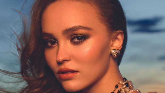 5 Fakta Lini Makeup Terbaru La Pausa de Chanel, Hadirkan Rona Pantai Mediterania untuk Wajah 5 Fakta Lini Makeup Terbaru La Pausa de Chanel, Hadirkan Rona Pantai Mediterania untuk Wajah