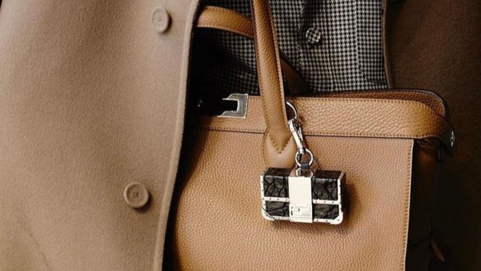 Fendi Siap Rilis Crypto Wallet Kolaborasi dengan Ledger di 2022, Seperti Ini Bentuknya!