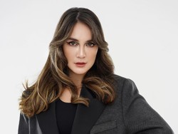 Luna Maya Ngaku Kena Omicron, Sempat Mengeluh Pusing dan Gejala COVID-19 Ini