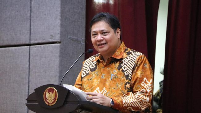 Menko Perekonomian Airlangga Hartarto menyebut subsidi bunga KUR 3 persen untuk UMKM terus berlanjut sampai pertengahan 2022.