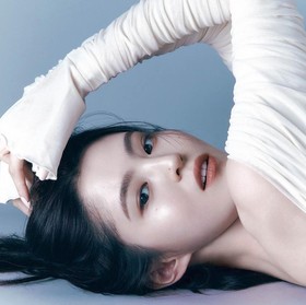 Pesona Han So Hee dalam Allure Korea x Charlotte Tilbury, Pancarkan Aura Elegan!