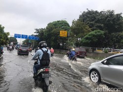 Imbas Hujan Deras, Jalan Letjen S Parman Jakbar Tergenang