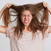 Harus Dihindari! 5 Kebiasaan Buruk yang Jarang Disadari Ini Bikin Kamu Alami Bad Hair Day!