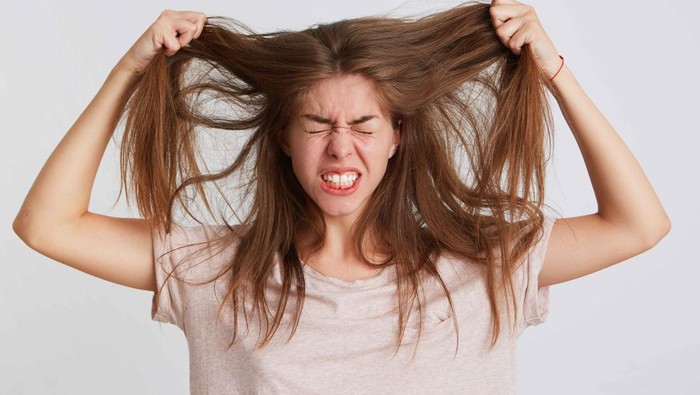 Harus Dihindari! 5 Kebiasaan Buruk yang Jarang Disadari Ini Bikin Kamu Alami Bad Hair Day!