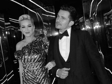 img-title Katy Perry Ungkap Kebiasaan Jorok Orlando Bloom di Kamar Mandi