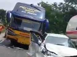 7 Kendaraan Kecelakaan Karambol di Jombang Gegara Bus Rem Blong