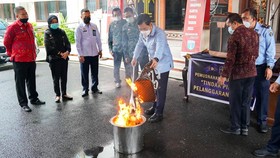 DJKI dan Kanwil Bali Musnahkan Barbuk Kasus Barang Mewah Merek Palsu