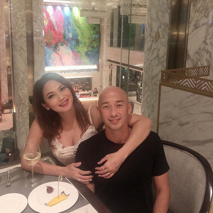 <p>Kinaryosih sering membagikan potret kebersamaannya dengan sang suami di media sosial. Wanita yang berprofesi sebagai model ini juga kerap berbagi momen romantis dengan suaminya. (Foto: Instagram @kinaryosihmoney)</p>