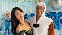 <p>Jauh dari gosip miring, banyak netizen mengaku iri dengan kehidupan rumah tangga Kinaryosih dan suami yang selalu harmonis dan romantis. (Foto: Instagram @kinaryosihmoney)</p>