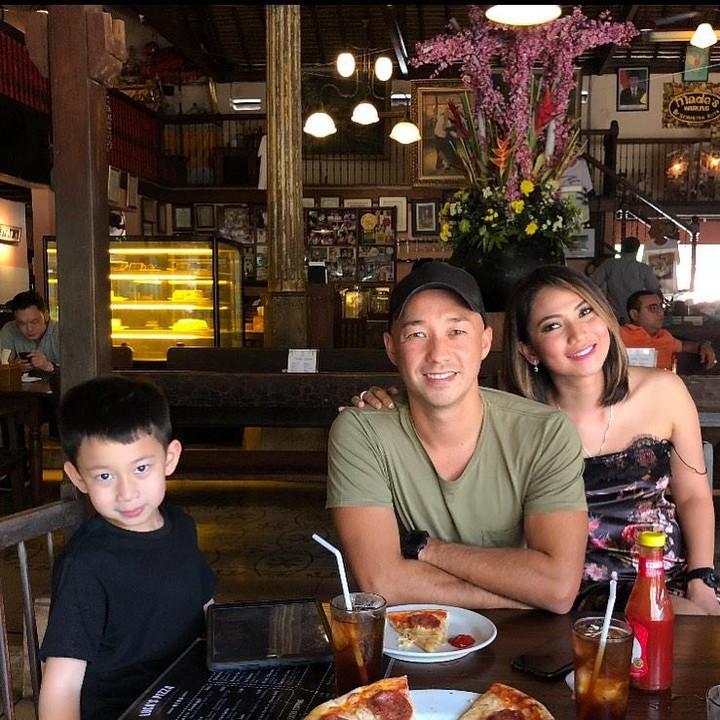 <p>Bunda masih ingat dengan model sekaligus pemin sinetron Kinaryosih? Ya, kini wanita 42 tahun itu sudah jarang tersorot media dan fokus pada keluarganya, lho. (Foto: Instagram: @kinaryosihmoney)</p>