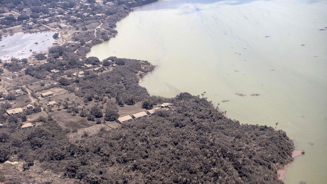 Indonesia memiliki enam gunung berapi bawah laut, dua di antaranya berpotensi membahayakan jika mengalami erupsi.