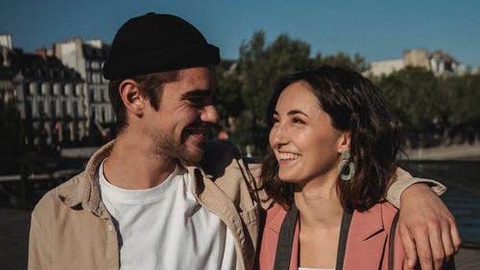 5 Sikap Sederhana Ini Bikin Pasangan Makin Bahagia dan Cinta Padamu, Sst... Bukan Pakai Pelet!