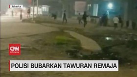 VIDEO: Polisi Bubarkan Tawuran Remaja