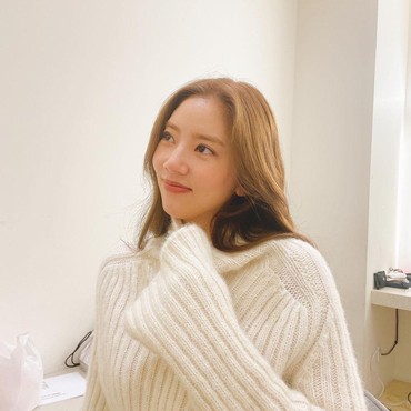 Son Dam Bi Bantah Rumor Segera Menikah dengan Sang Kekasih