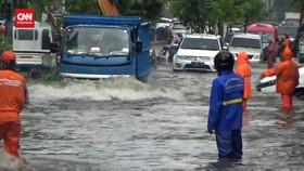 VIDEO: Hujan Deras, Sejumlah Ruas Jalan Di Jakarta Kebanjiran