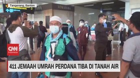 VDEO: 411 Jemaah Umrah Perdana Tiba di Tanah Air