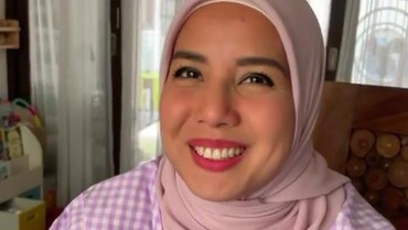 img-title Tya Ariestya Mendadak Larikan Ibu Mertua ke Rumah Sakit, Ada Apa?