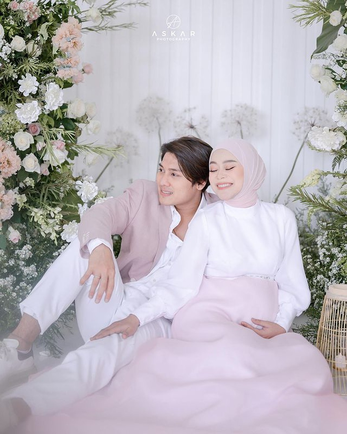 Potret maternity shoot Lesti Kejora dan Rizky Billar baru saja diungkap ke publik mencuri perhatian&period; Yuk intip&excl;