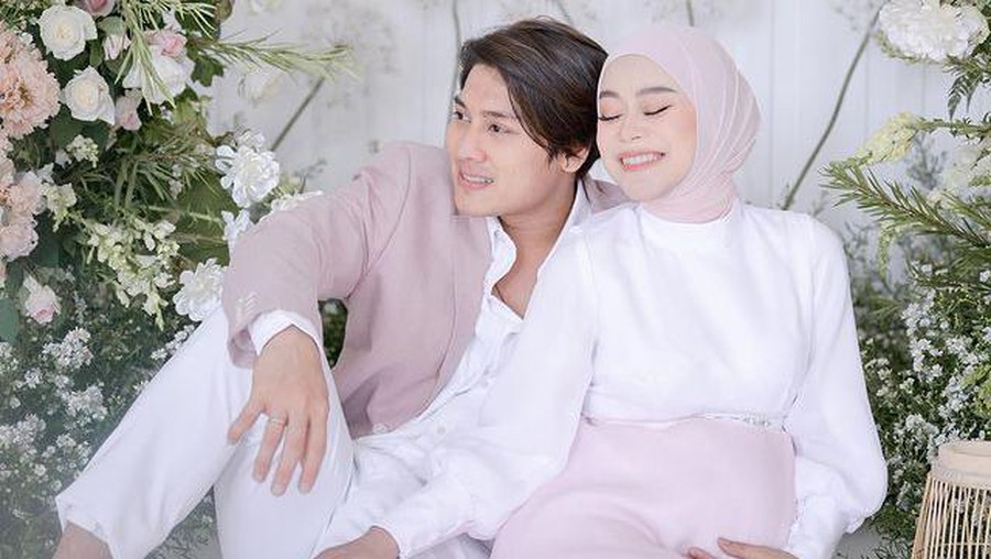 Potret maternity shoot Lesti Kejora dan Rizky Billar baru saja diungkap ke publik mencuri perhatian. Yuk intip!