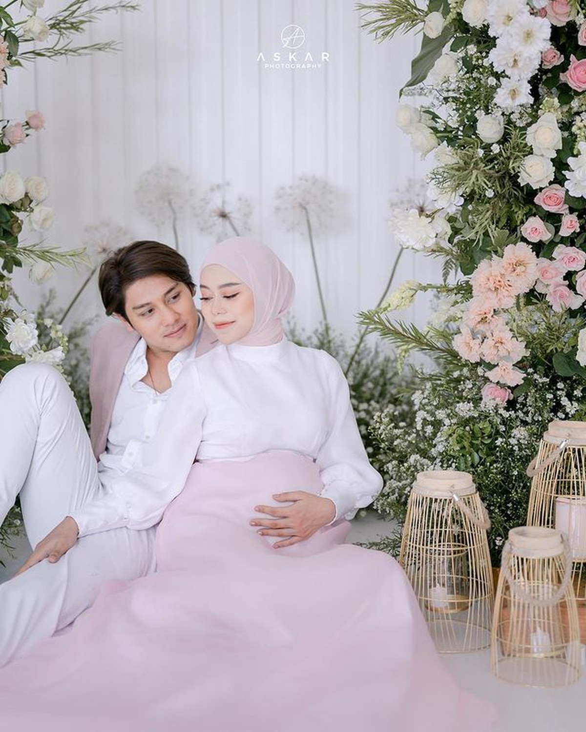 Potret maternity shoot Lesti Kejora dan Rizky Billar baru saja diungkap ke publik mencuri perhatian&period; Yuk intip&excl;