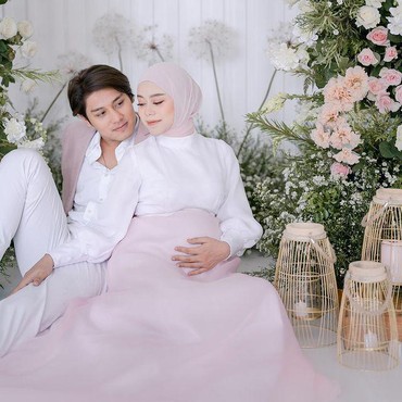 7 Maternity Shoot Lesti Kejora & Rizky Billar yang Baru Terekspos