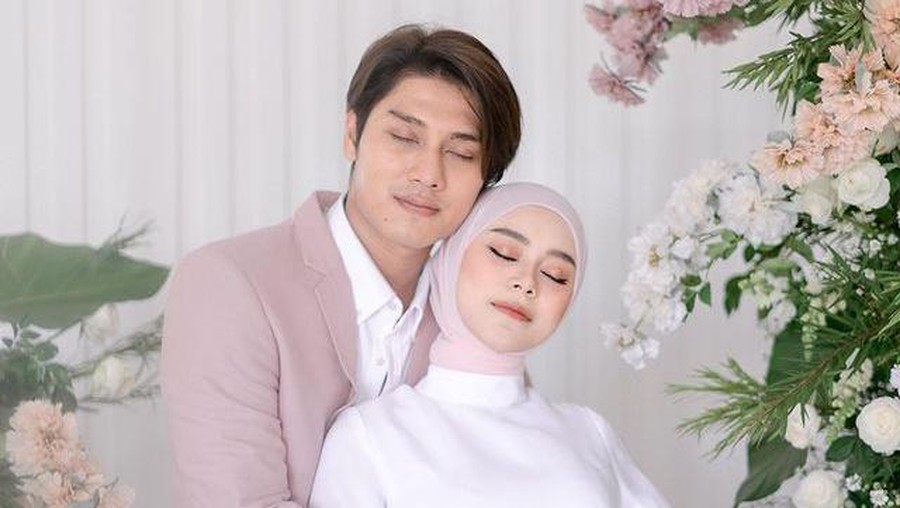 Potret maternity shoot Lesti Kejora dan Rizky Billar baru saja diungkap ke publik mencuri perhatian. Yuk intip!