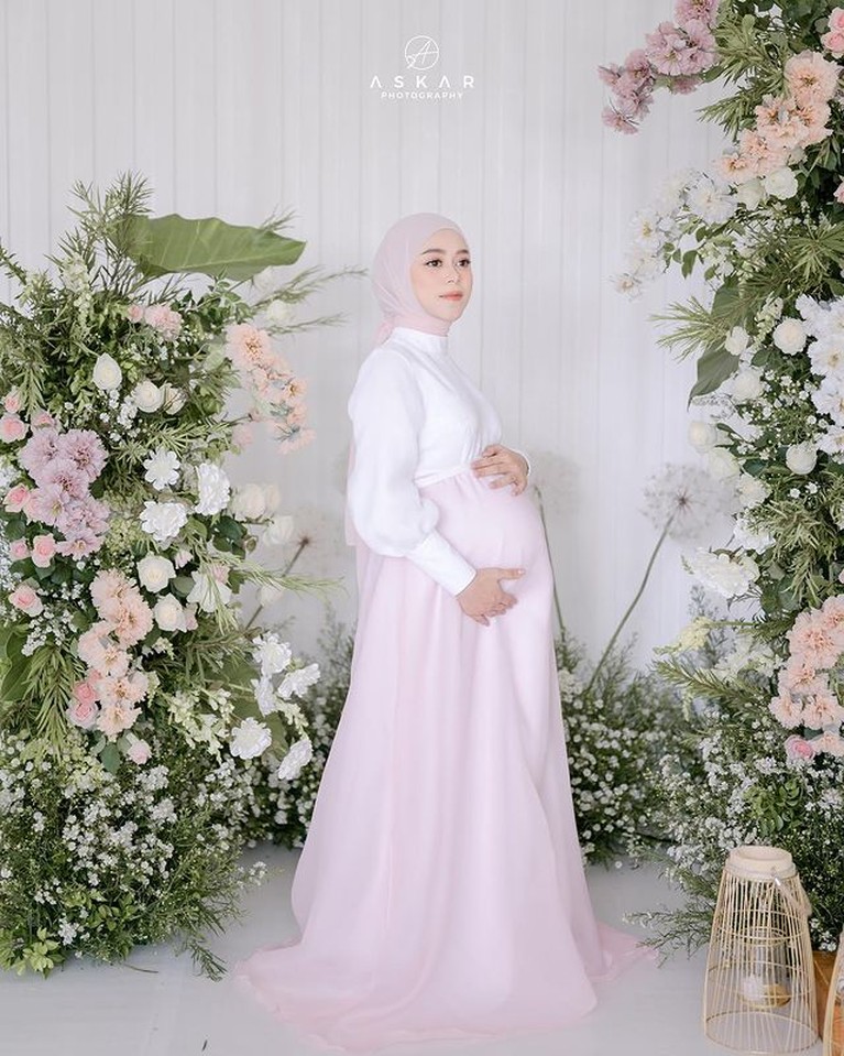 7 Potret Maternity Shoot Lesti Kejora & Rizky Billar Potret maternity shoot Lesti Kejora dan Rizky Billar baru saja diungkap ke publik mencuri perhatian. Yuk intip!