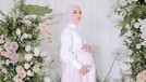 Potret maternity shoot Lesti Kejora dan Rizky Billar baru saja diungkap ke publik mencuri perhatian&period; Yuk intip&excl;