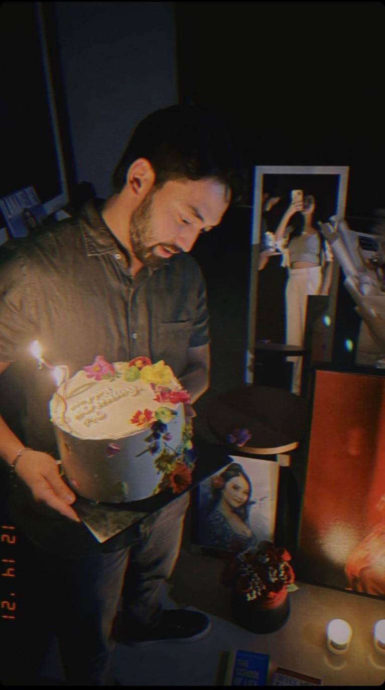 7 Potret Mesra Anya Geraldine & Sang Kekasih Kekasih Anya Geraldine disebut-sebut mirip Mas Aris 'Layangan Putus'. Yuk intip potret Anya Geraldine dan pacarnya!