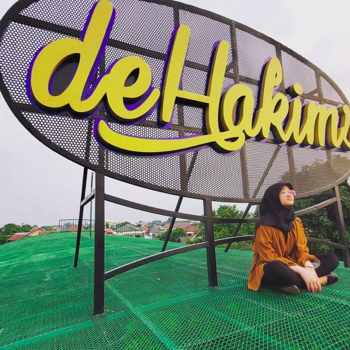 <p>Aisha Hakim juga ternyata memiliki penggemar, lho. Penggemar Aisha dikenal dengan sebutan Aishahabat. Para penggemar Aisha ini mendukungnya dan membuat akun fanbase khusus untuknya. (Foto: Instagram @aishakeem15)</p>