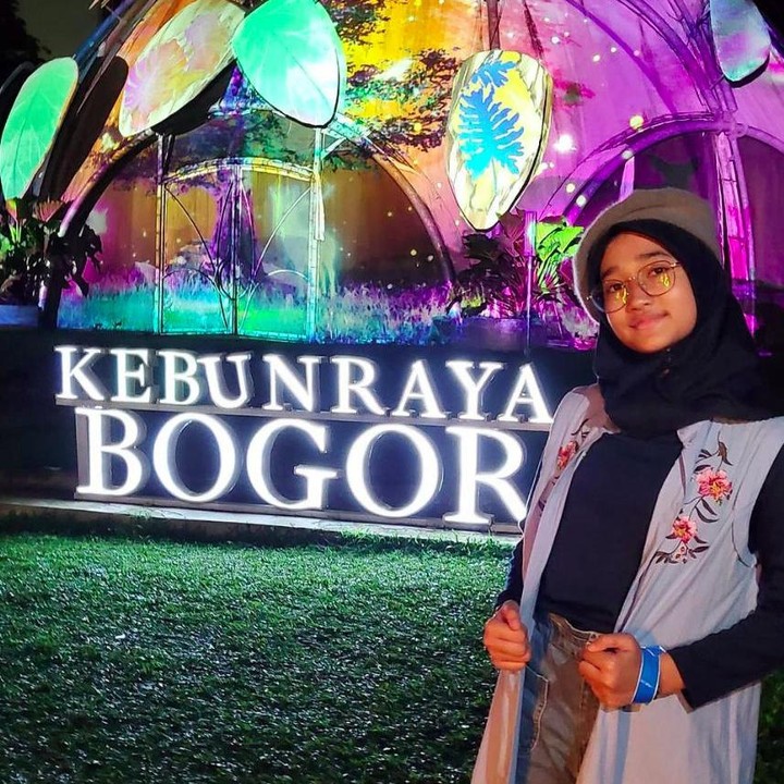 <p> Aisha Hakim sendiri merupakan kelahiran 2008. Usianya kini baru 13 tahun, Bunda. (Foto: Instagram @aishakeem15)</p>