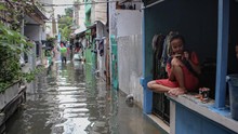 Ribuan Korban Banjir di Jakbar Andalkan Satu Dapur Darurat