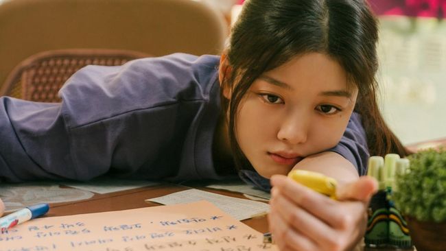Sinopsis 20th Century Girl, film Korea terbaru Kim Yoo-jung yang mengisahkan pengorbanan sahabat demi cinta masa SMA.
