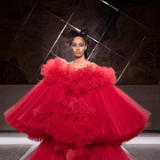 Feminin & Dramatis! Intip Koleksi Giambattista Valli Haute Couture Spring 2022