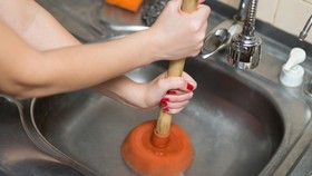 img-title Jangan Buang 7 Sisa Makanan Ini ke Lubang Wastafel, Bisa Bikin Mampet