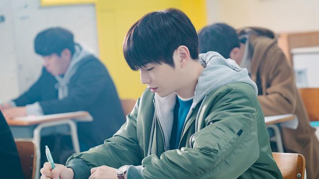 Berikut sinopsis drama Rookie Cops yang dibintangi Kang Daniel dan Chae Soo-bin.