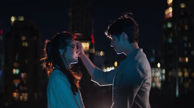 AI Love You menjadi reuni Mario Maurer dan Baifern Pimchanok usai membintangi Crazy Little Thing Called Love. 