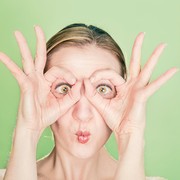 Kerutan Bawah Mata Tak Bisa Dicegah, tapi Bisa Disamarkan dengan 5 Cara Ini Menurut Dokter Kulit