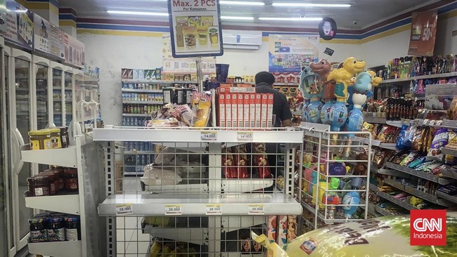 Alfamart dan Indomaret memberlakukan harga minyak goreng kemasan terbaru mulai Kamis (17/3) ini. Berikut rinciannya