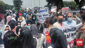 Ricuh Pengungsi Afghanistan dan Polisi, Massa Aksi Dilarang Turun Bus