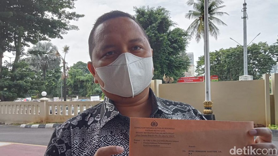 Pelapor video 61 detik yang dinarasikan 'mirip Nagita Slavina' kembali menemui polisi. Pelapor mendapatkan kabar akun medsos penyebar video telah diblokir. (Anggi Muliawati/detikcom)