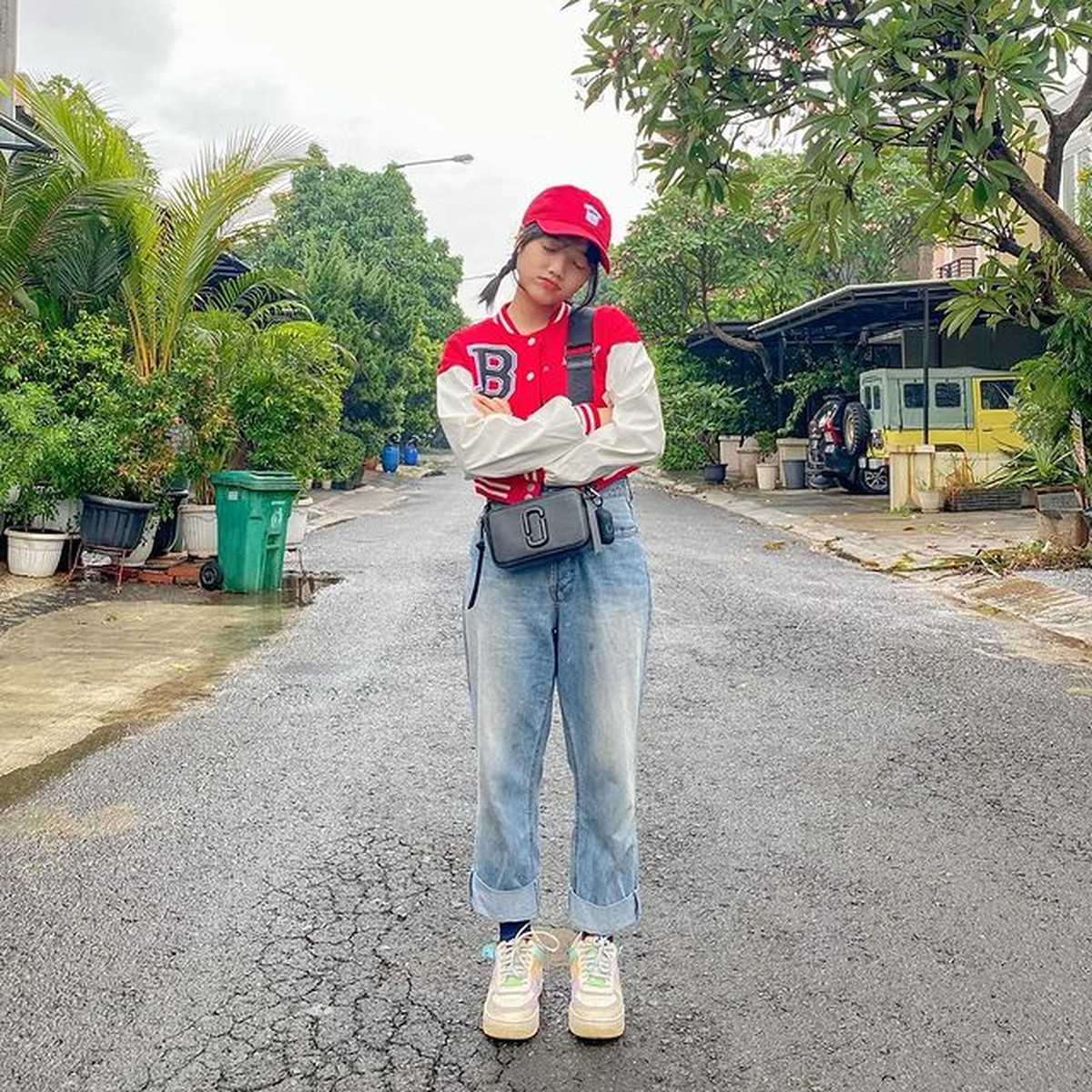 Fuji adik mendiang Bibi Ardiansyah jadi sorotan usai pasang tarif jadi bintang tamu Rp30 juta&period; Yuk intip potret OOTDnya yang fantastis&excl;