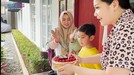 Rafathar ikut merayakan ulang tahun Gempi&comma; ia menyiapkan kejutan kue dan kado perhiasan&period; Yuk intip momennya&excl;