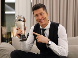 Viral Senyum Manis Messi Lihat Lewandowski