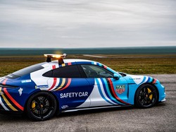 Porsche Taycan Turbo S Jadi Safety Car Formula E 2022, Siap Mengaspal di Ancol