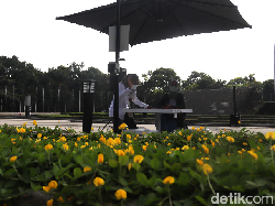 Canggih! Taman Tegalega Bandung Dipasangi Saung Tenaga Surya