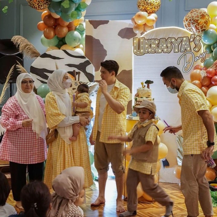 <p>Acaranya seru ya, Bunda. Kita doakan semoga keluarga mereka selalu sehat dan bahagia, ya. (Foto: Instagram @zaskiasungkar15)</p>