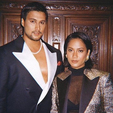 Tara Basro & Suami ke Warteg Pakai Baju Kondangan Sukses Bikin Salfok