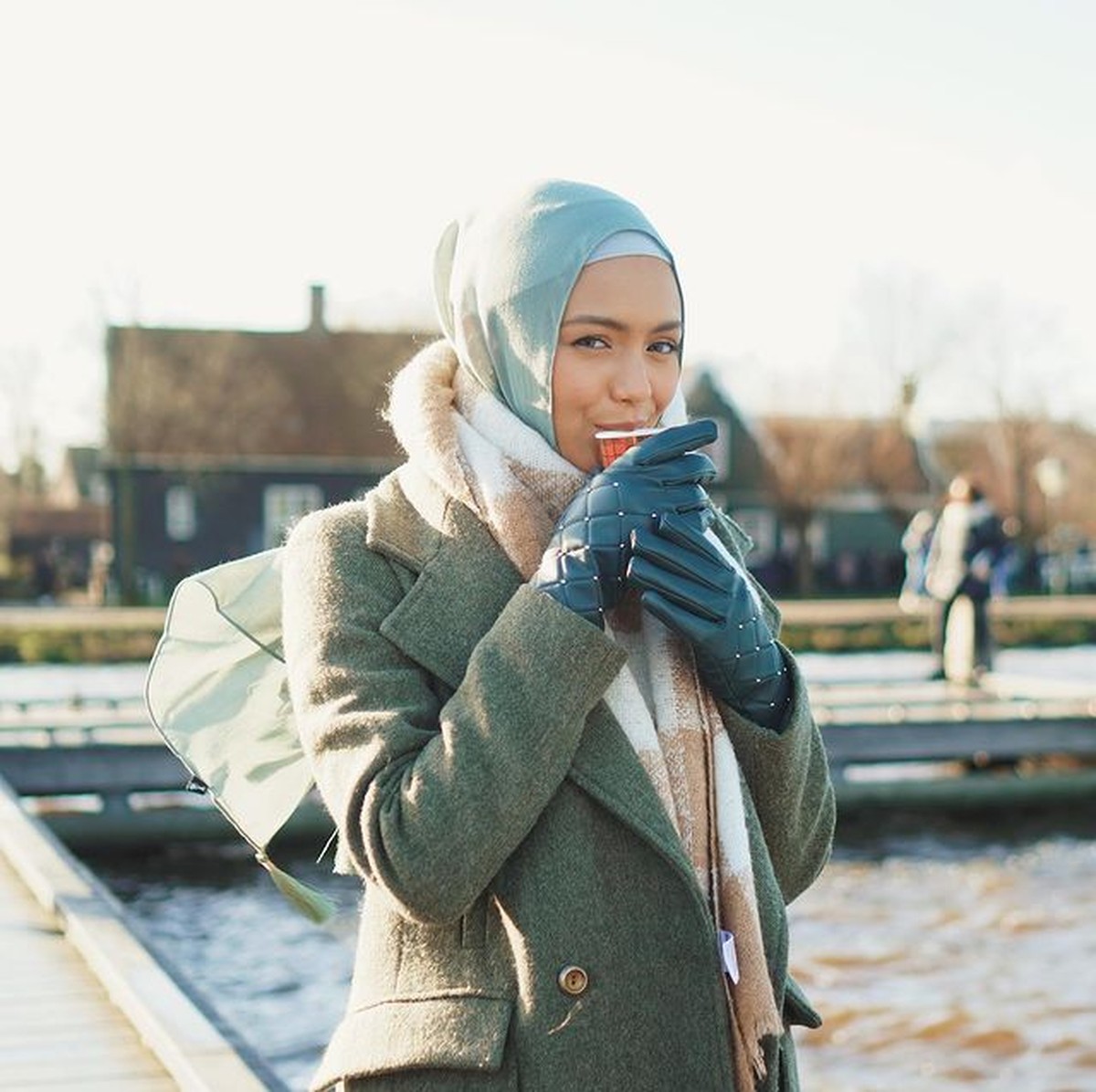 Amanda Rawles memerankan seorang wanita berhijab di film terbarunya yang jadi sorotan&period; Yuk kita intip gaya hijabnya&excl;